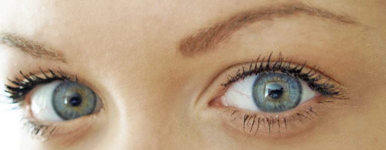 Hogyan működik a vízálló szempillaspirál, és hogyan alkalmazzuk?