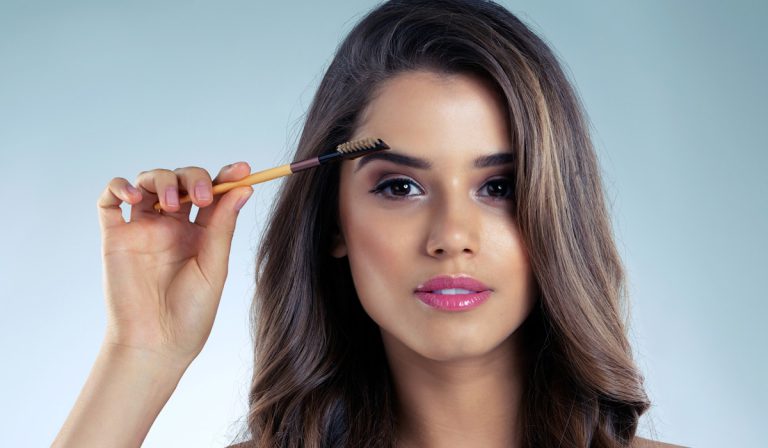 Körömápolás: Hogyan tartsuk körmeinket egészségesek és mentesen a sérülésektől?